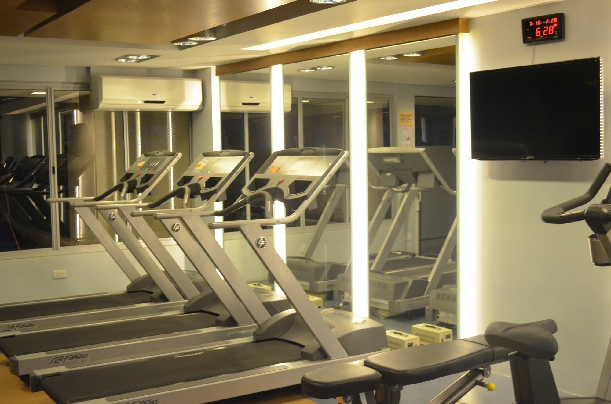 Greenbelt Madison Apartments Makati City Екстер'єр фото